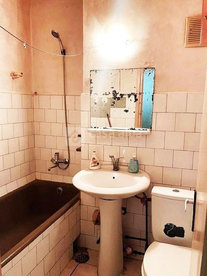 Apartament cu 3 camere decomandat, mobilat în Nicolina