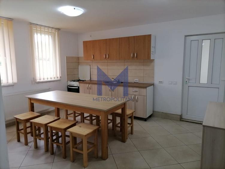 Apartament cu 4 camere decomandat, mobilat în Mera