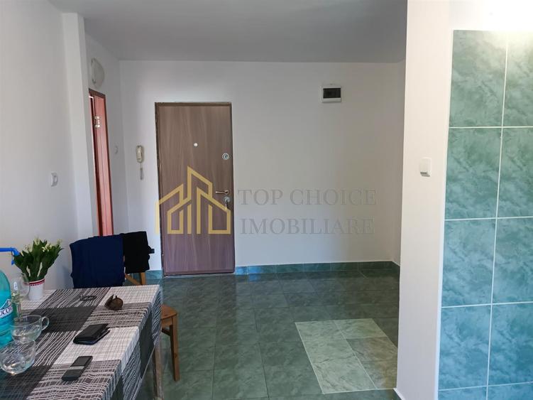 Apartament cu 3 camere decomandat, mobilat în Tei