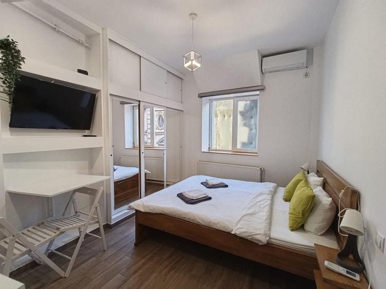 Apartament cu 2 camere semidecomandat, mobilat în Calea Victoriei