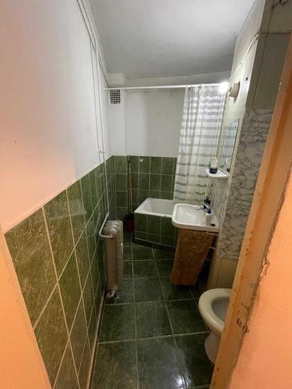 Garsonieră decomandată în 23 August