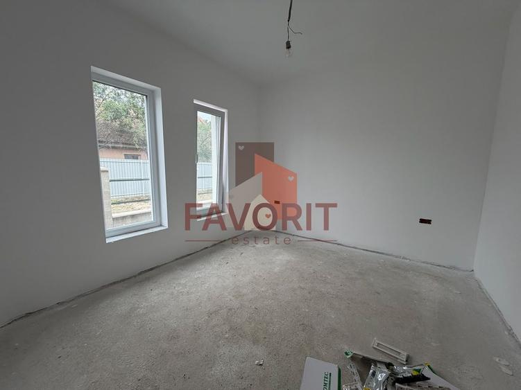 Duplex cu 3 camere cu Canalizare în Utvin
