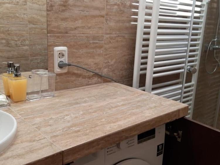 Apartament cu 3 camere decomandat, mobilat în Ultracentral