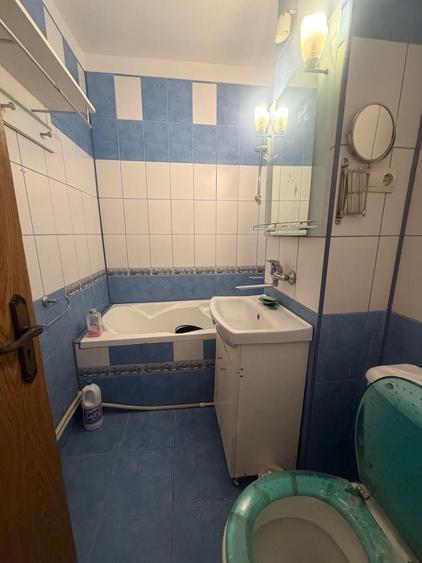Apartament cu 3 camere decomandat, mobilat în Viziru 3