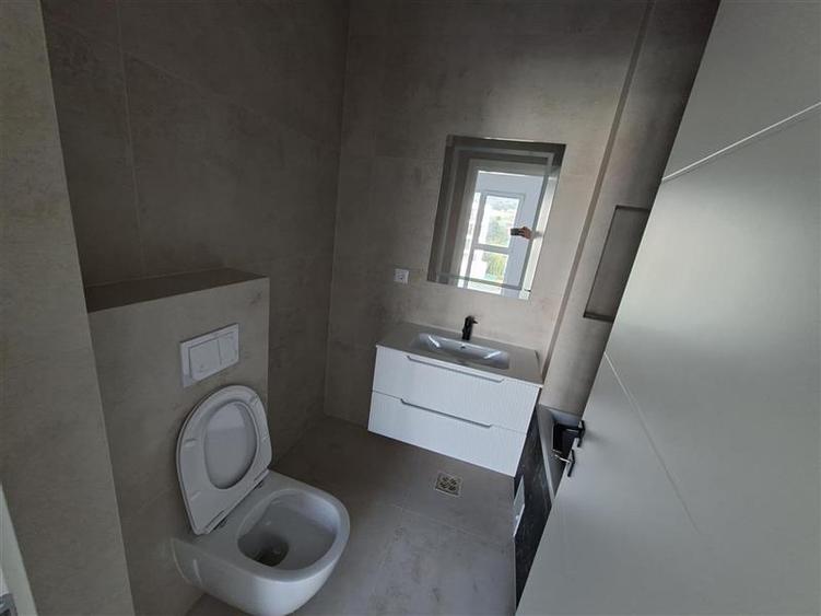 Apartament cu 3 camere semidecomandat în Iris