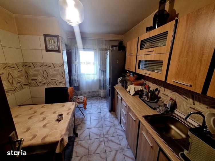 Apartament cu 4 camere decomandat în Dacia