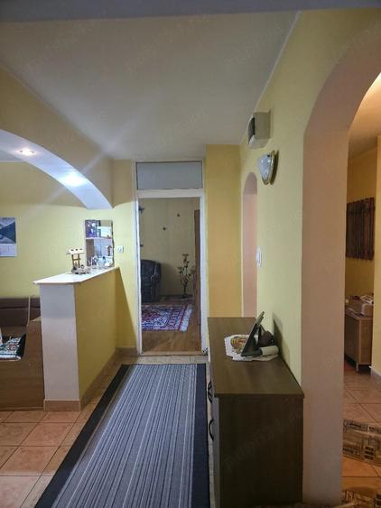 Apartament cu 3 camere decomandat în George Enescu