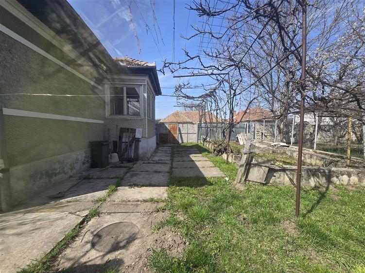 Casă individuală cu 3 camere cu Canalizare în Central
