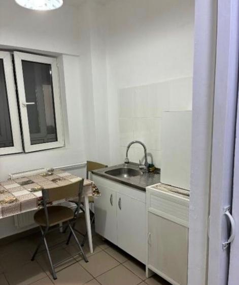 Apartament cu 2 camere semidecomandat, mobilat în Dămăroaia