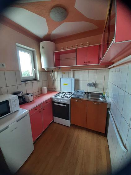 Apartament cu 3 camere semidecomandat în Cloșca