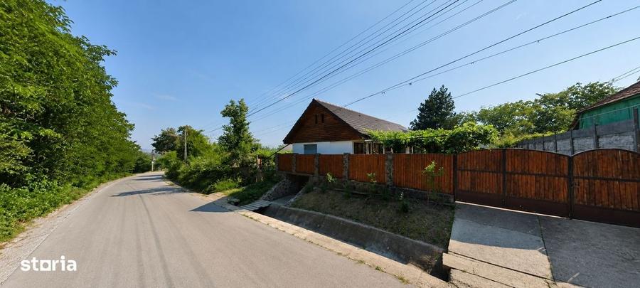 Casă cu 3 camere în Picioru Lupului