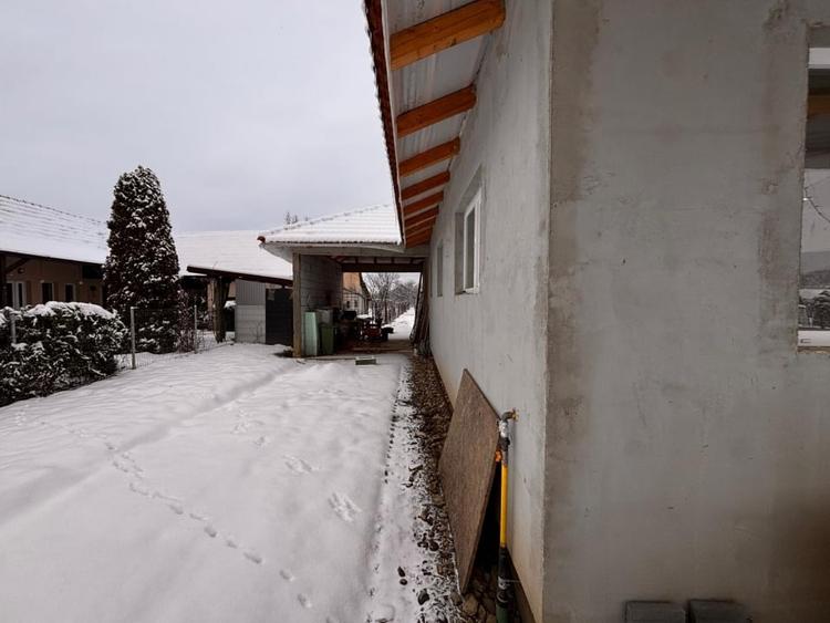 Casă individuală cu 4 camere cu Canalizare în Sud