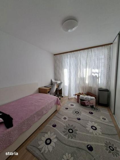 Apartament cu 4 camere decomandat în Progresul