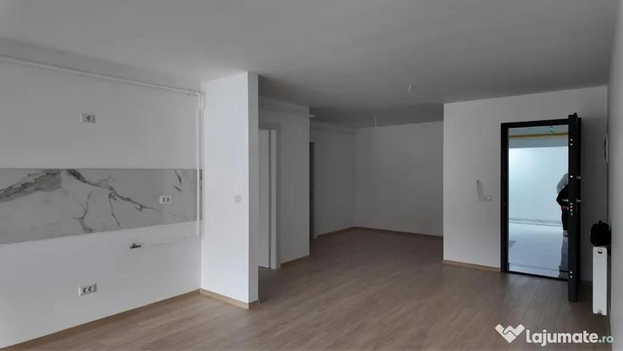 Apartament cu 2 camere decomandat în Est