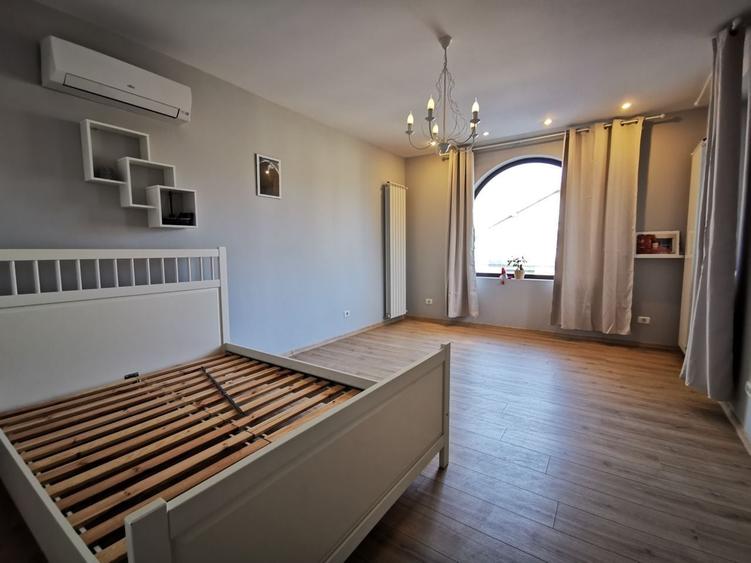 Casă individuală cu 6 camere cu Canalizare în Pipera