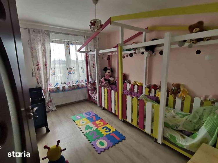 Casă cu 5 camere cu Teren 300 Mp în Cristian