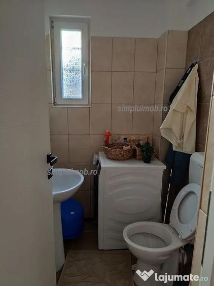 Apartament cu 3 camere semidecomandat în 1 Decembrie 1918