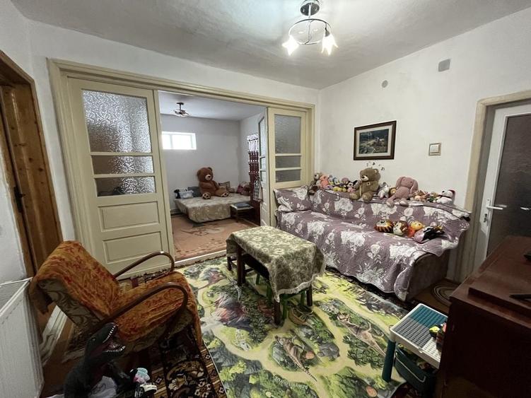Casă cu 4 camere cu Teren 382 Mp în Central