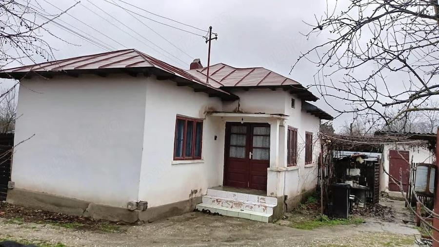 Casă cu 3 camere în Recea