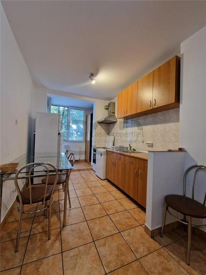 Apartament cu 3 camere decomandat în Doamna Ghica