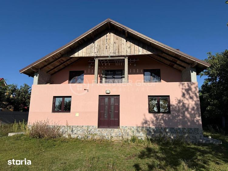 Casă cu 5 camere cu Teren 1517 Mp în Mironeasa