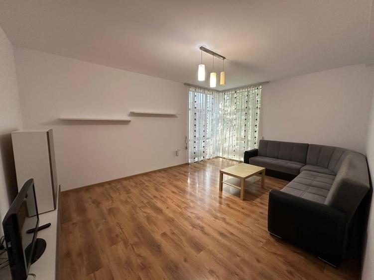 Apartament cu 3 camere semidecomandat în Calea Dumbrăvii