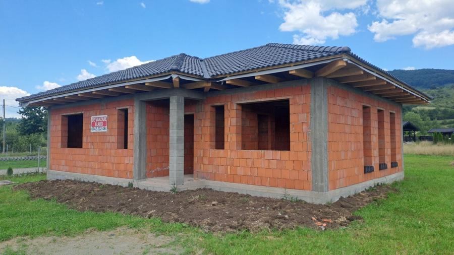 Casă cu 3 camere în Săcădat