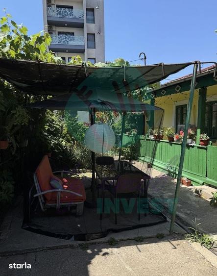 Casă cu 6 camere cu Teren 344 Mp în Văcăresti