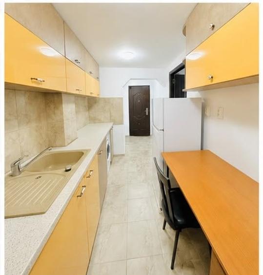 Apartament cu 2 camere semidecomandat, mobilat în P-ța Victoriei