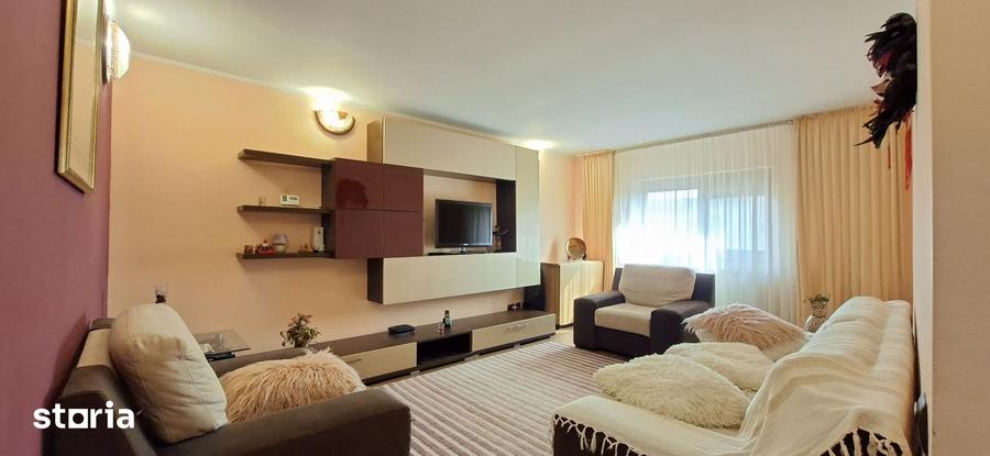 Apartament cu 3 camere decomandat în Mazepa 2