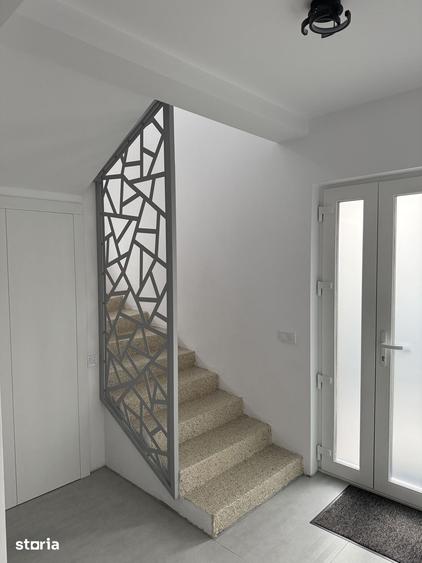 Casă cu 4 camere cu Teren 200 Mp în Florești
