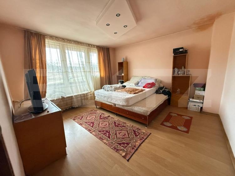 Casă individuală cu 5 camere cu Teren 2300 Mp în Exterior Vest