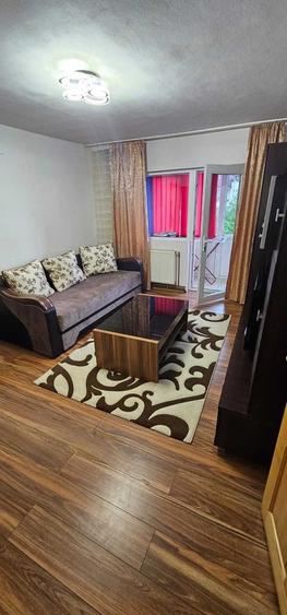 Apartament cu 2 camere semidecomandat în Ghiroda