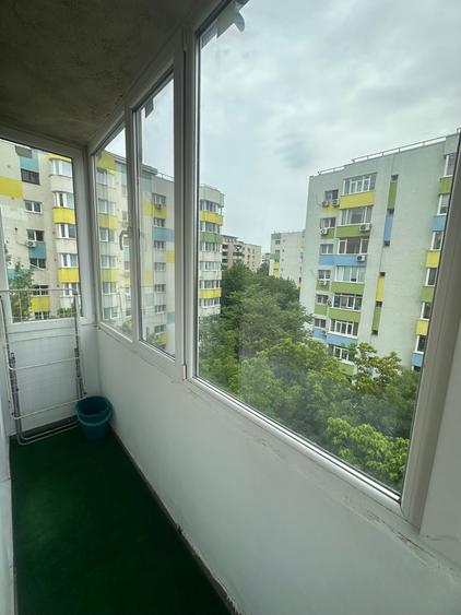 Apartament cu 3 camere semidecomandat, mobilat în 13 Septembrie