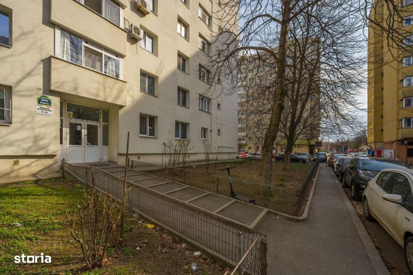 Apartament cu 3 camere semidecomandat, mobilat în Pantelimon