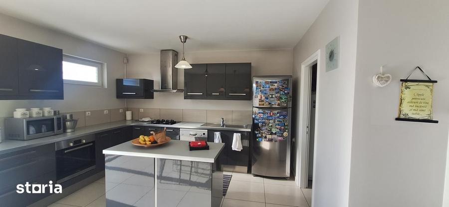 Casă cu 5 camere cu Teren 3100 Mp în Sud
