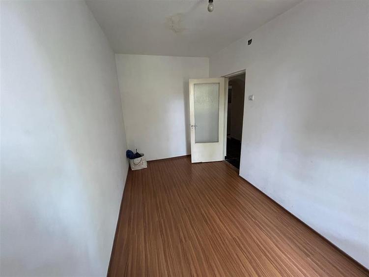 Apartament cu 3 camere decomandat în Gară