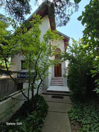 Casă cu 5 camere cu Teren 1200 Mp în Ultracentral