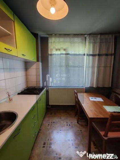 Apartament cu 3 camere semidecomandat în Brâncoveanu