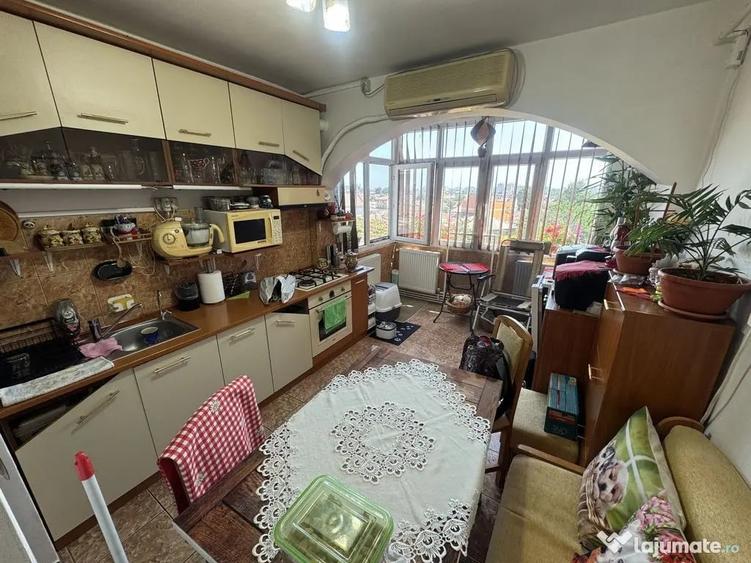Apartament cu 2 camere decomandat în