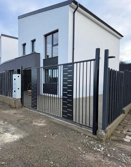 Duplex cu 4 camere cu Canalizare în Dezmir
