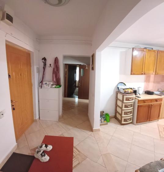 Apartament cu 3 camere decomandat în Delfinariu