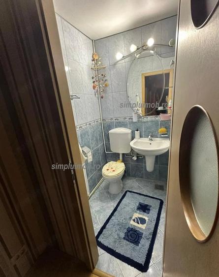 Apartament cu 4 camere decomandat în Titan