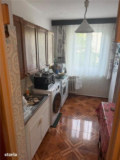 Apartament cu 3 camere decomandat în Titan