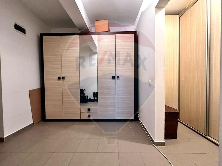 Apartament cu 2 camere semidecomandat, mobilat în Florești