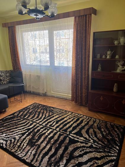 Apartament cu 3 camere decomandat în Valea Aurie