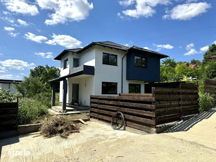Casă cu 4 camere cu Teren 450 Mp în Rediu
