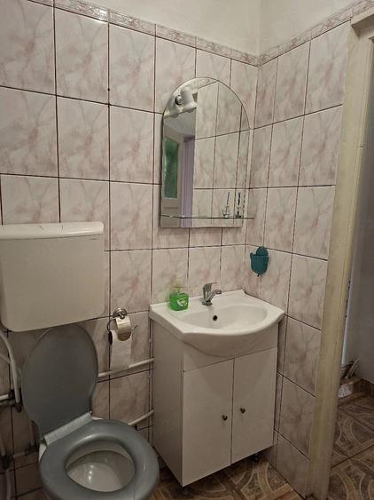 Apartament cu 3 camere semidecomandat în Calea Turzii