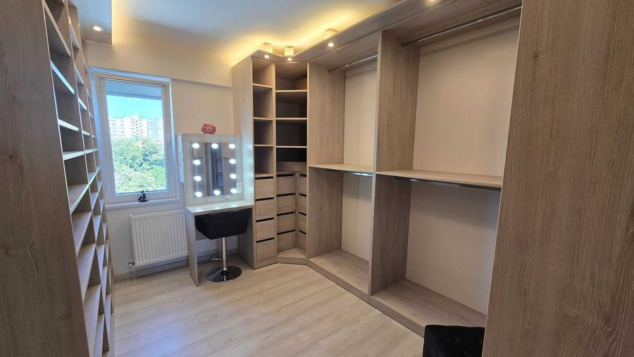 Apartament cu 4 camere decomandat în Progresul