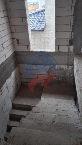 Casă cu 5 camere cu Canalizare în Pielești